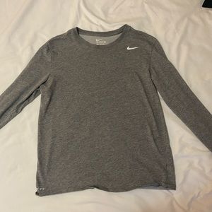 gray nike long sleeve shirt